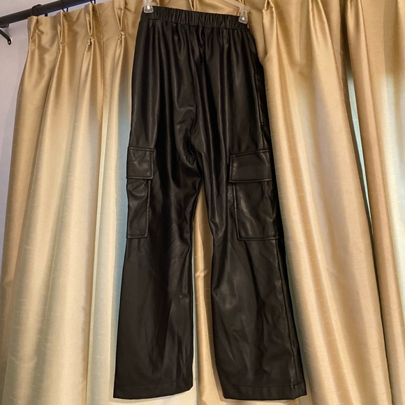 flap pocket leather look pants - Picture 3 of 3
